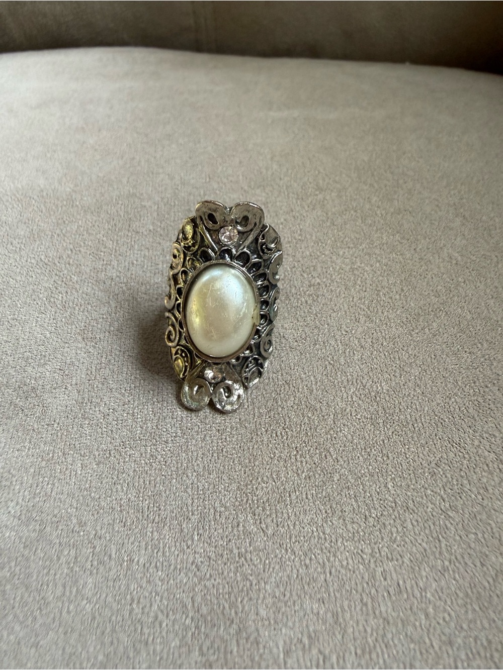 Vintage Pearl-Center Filigree Silver Ring